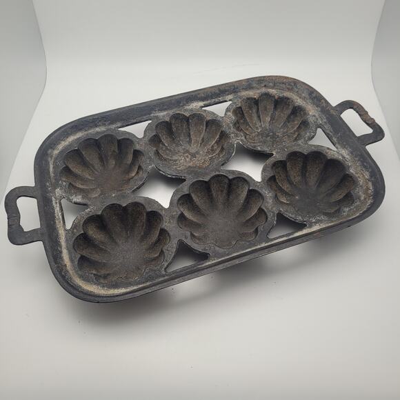 Vintage Cast Iron 6 Well Turks Head Gem Mold Pan Corn Bread Rustic Bakeware - Picture 7 of 12